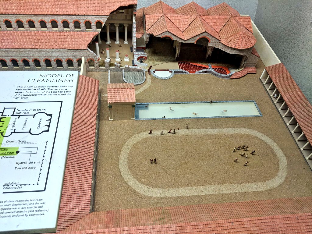 HawkeJon's tweet image. #Isca the 2nd Augustan Legion and other residents at their state-of-the-art leisure complex. We are talking heated changing rooms, a series of cold and warm baths, covered exercise rooms and even an open-air swimming pool. #Roman #History  #Wales #Archaeology #RomanFortThursday