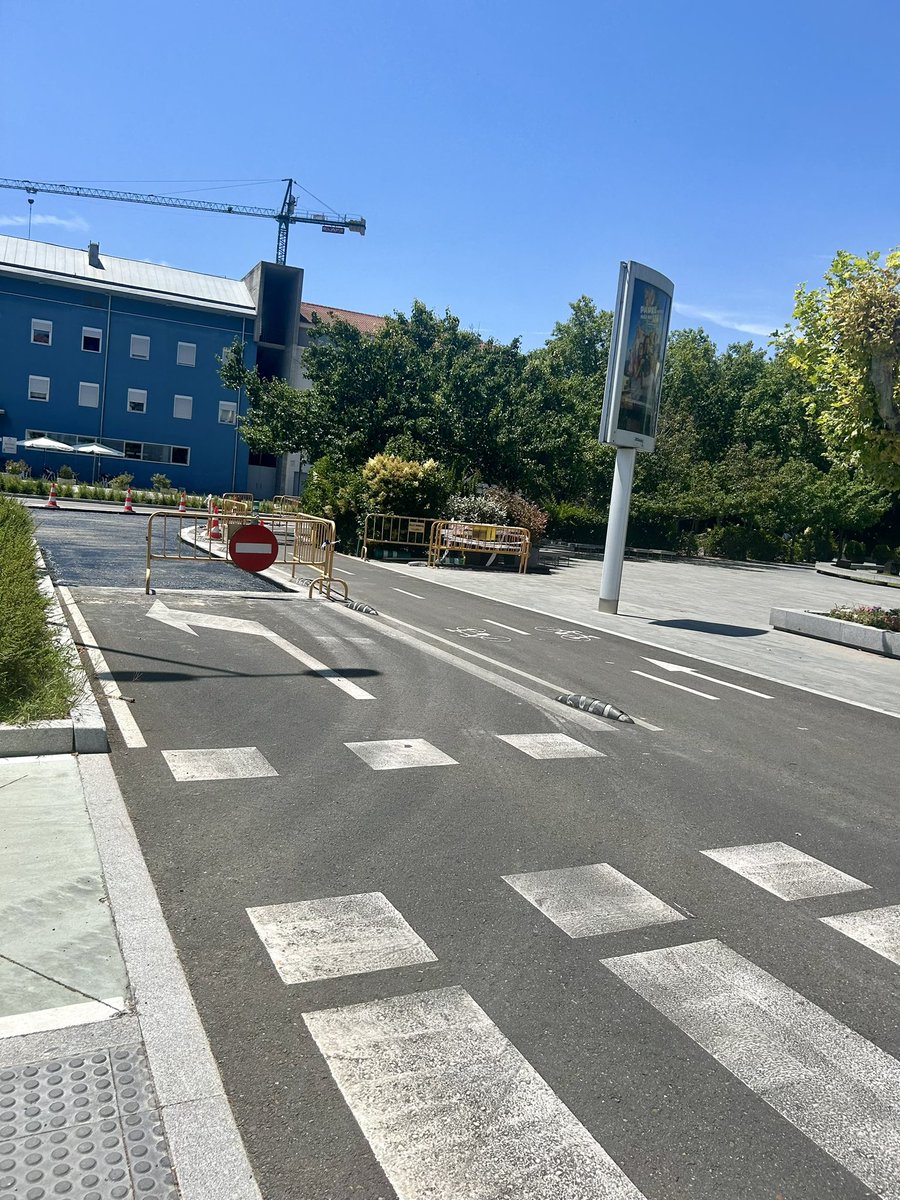 veronikmellado's tweet photo. Si yo entiendo que las obras son necesarias en #Valladolid, pero ¿de verdad había que programarlas todas a la vez en una zona (estaciones) que afecta a los mismos conductores y peatones? https://t.co/gyLIJujKDf