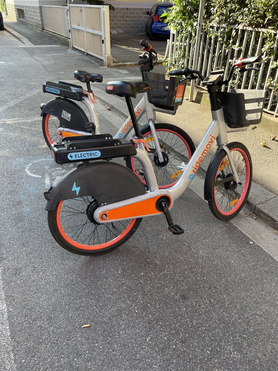 dannydjAD's tweet photo. @comunefi tutte le mattine questo schifo. In un parcheggio disabili con contrassegno! https://t.co/YKAkpVWH8f