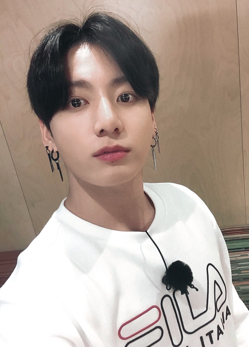 archivekukk's tweet photo. JUNGKOOK🥹🤍 https://t.co/DRcExrYiHT
