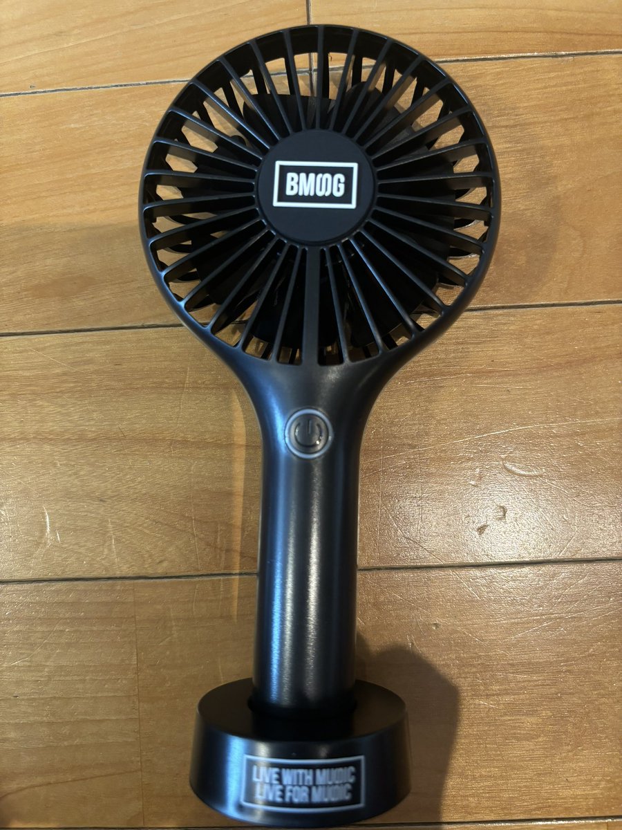 kokohaya's tweet photo. 忘れた頃に届いたー！！
この夏は大活躍、間違いなしー✨
大切に使いますー💕
#BMSG
#HANDYFAN https://t.co/qHAAFoH9jm