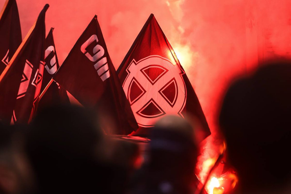 CounterExtEdHub's tweet image. 1). 🔍There are so many symbols used by right-wing extremists to represent their hateful ideology. These can be found on group logos, merchandise, propaganda, written materials, and tattoos to name a few. We'll use this thread to highlight some of the most common symbols. 🧵