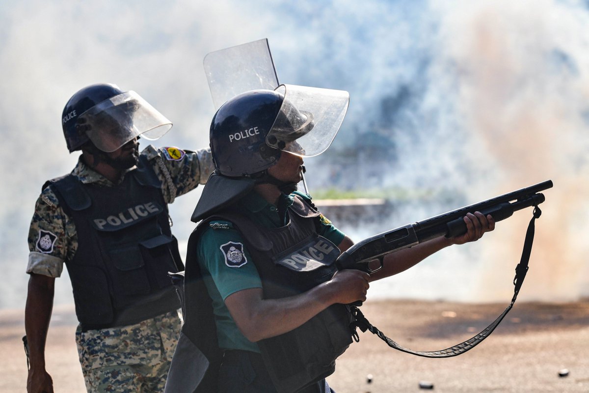 AJEnglish's tweet image. Student protesters demanding an end to quotas for gov&apos;t jobs in Bangladesh have called for a complete nationwide shutdown — in pictures aje.io/dkfbg0