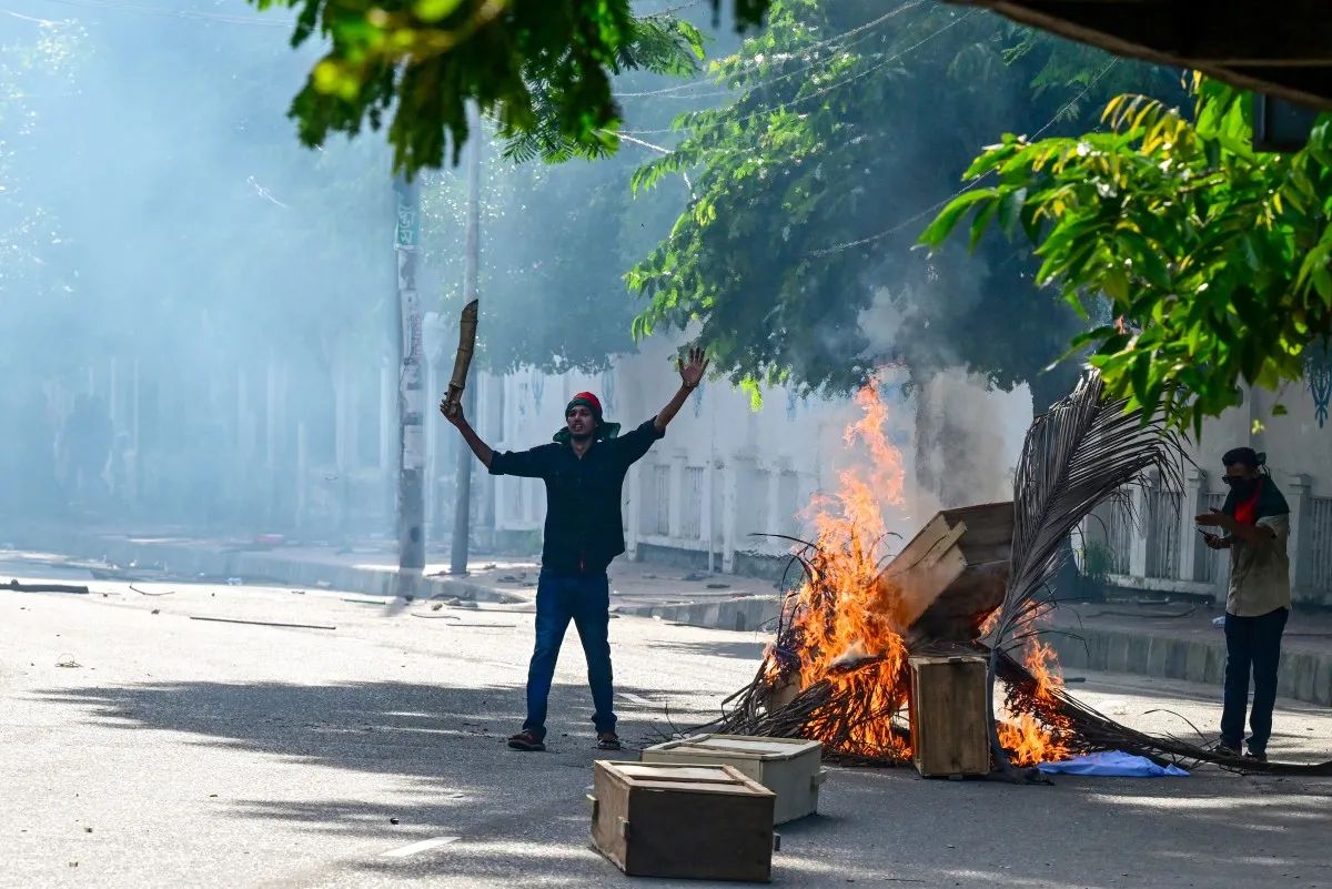AJEnglish's tweet image. Student protesters demanding an end to quotas for gov&apos;t jobs in Bangladesh have called for a complete nationwide shutdown — in pictures aje.io/dkfbg0