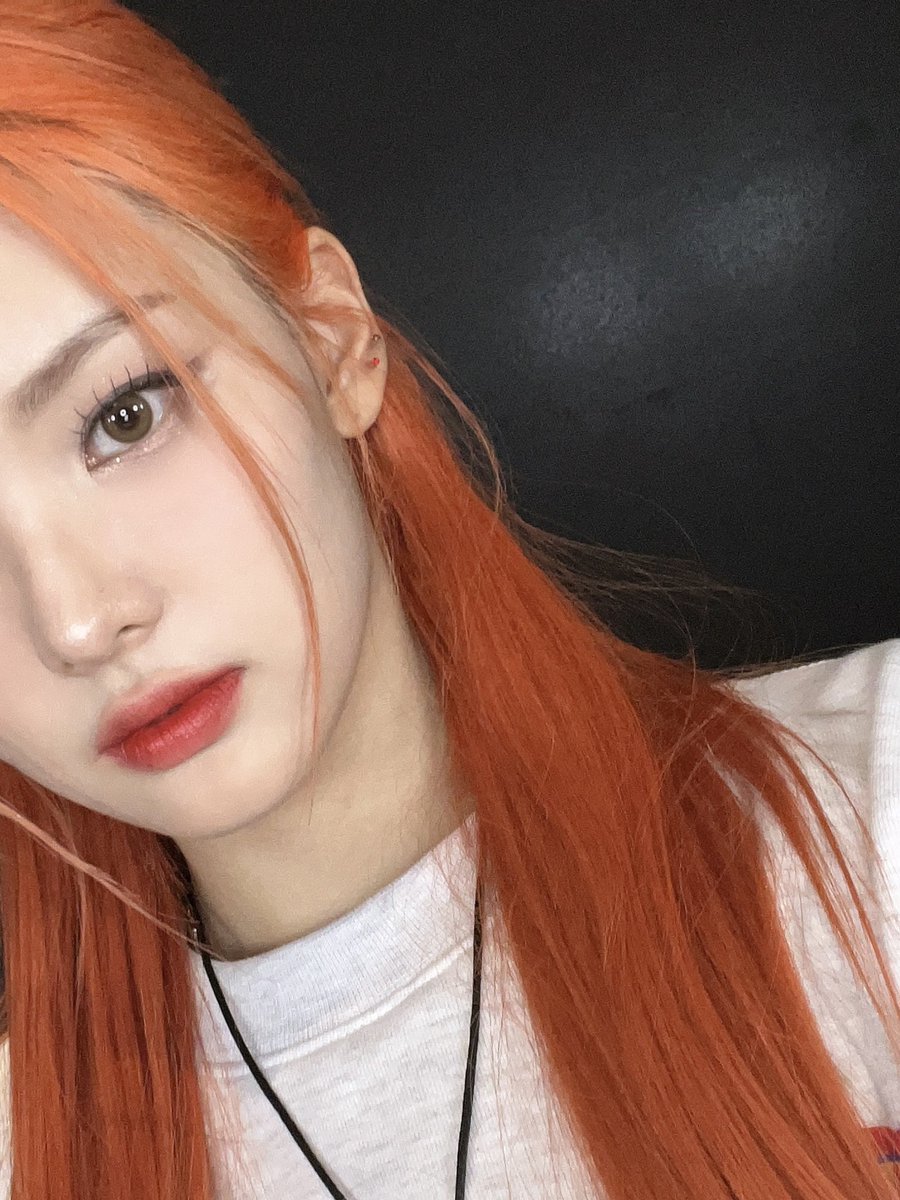 picsofynsangah's tweet photo. this genre of sangah selfies https://t.co/LrDbMmmtTT