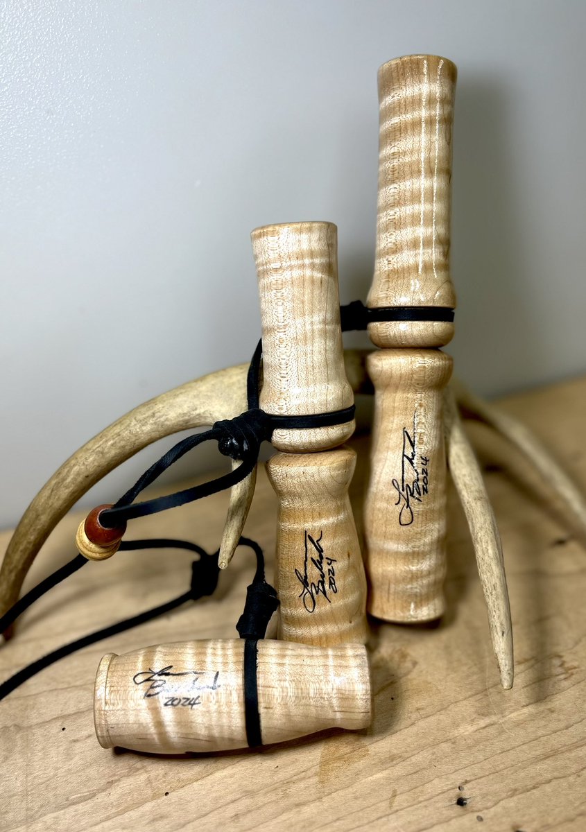 HUNTER51214's tweet photo. 🦆🦆🏴Curly maple is probably my favorite wood! This is a whitetail trifecta (grunt/ bleat/ snort wheeze) done in it.

Thanks for looking!🏴🏴🏴🏴🌹 https://t.co/CVBF0yrBFf