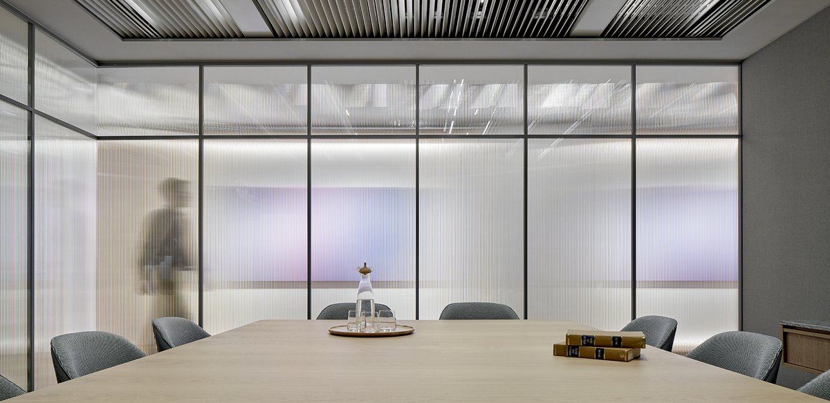 Optima helped transform @HSFlegal Melbourne Office; creating a modern, high-performing, productive environment. See how our various glazing solutions helped create #dynamicspaces for versatile work modes; 🔗 here: optimasystems.com.au/projects/herbe… #OfficeDesign #WorkplaceInnovation