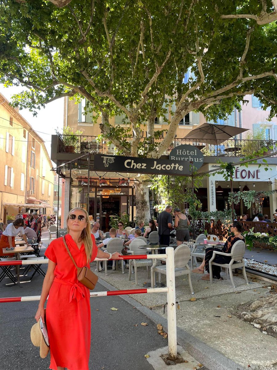 De zon schijnt hier bij <a href="/DoediesZot/">Jacotte 🇧🇪🏳️‍🌈</a> in Vaison-La-Romaine
