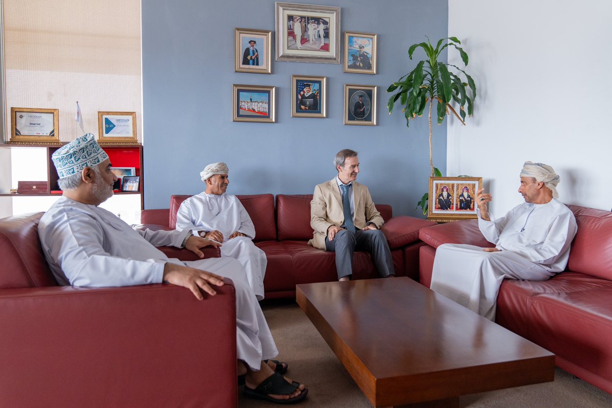 ✨سررنا اليوم بزيارة سعادة فرانسيسكو خافيير دي استوريس سيمونيت، سفير إسبانيا المعتمد لدى #سلطنة_عُمان 🇴🇲

 تم خلال الزيارة التعرّف على أنشطة وبرامج #عُمان_للإبحار وبحث الجوانب المشتركة للتعاون.