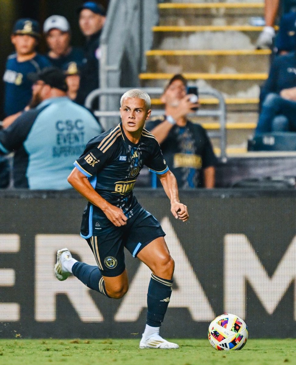 benjamin_fkr's tweet image. In 10 years 👀 he will be just hitting his prime. Incredible. #MLS AND USA SPORTS HISTORY: At 14 years and 293 days, Philadelphia Union player Cavan Sullivan became the youngest to debut in major American professional sports leagues.