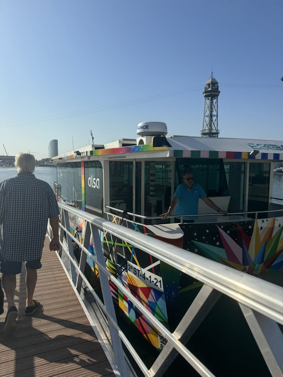 My bus to work days are over 👋🏻 
Taking the boat to the office from now on 

Barcelona never ceases to amaze me