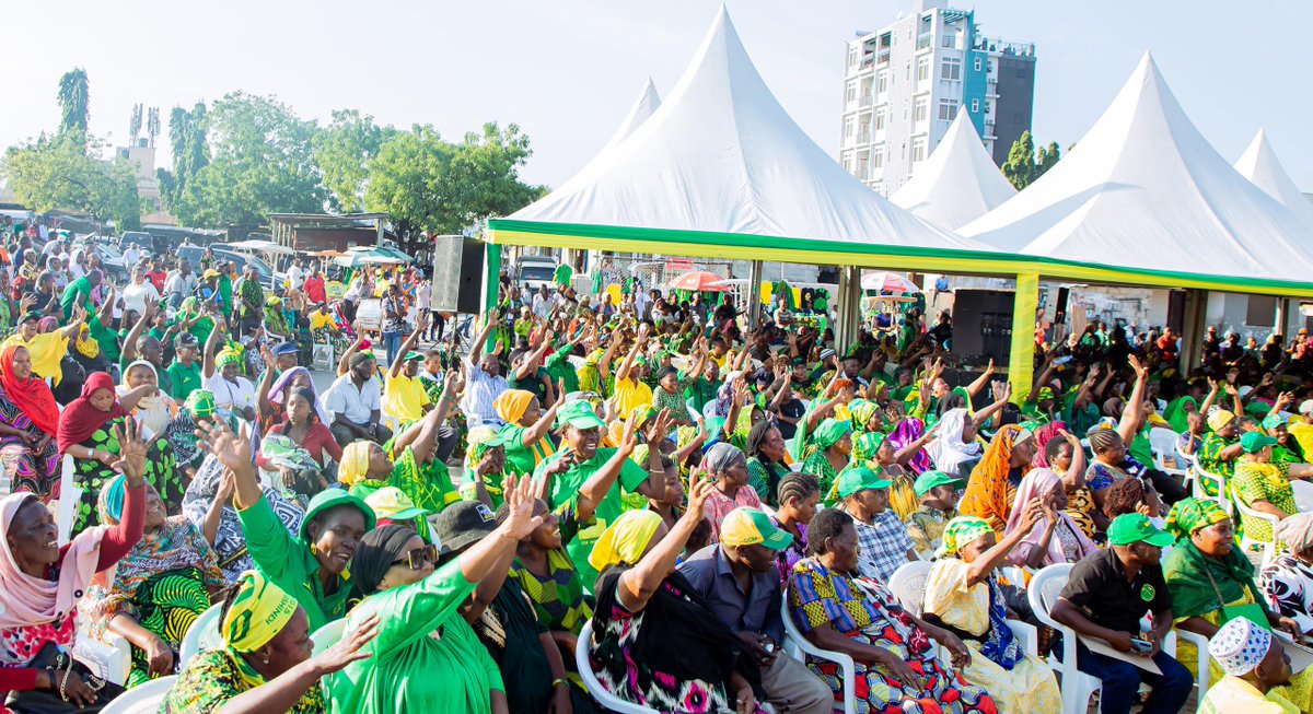 ccm_tanzania's tweet photo. HII NI KINONDONI WANANCHI WAJITOKEZA KWA WINGI KUMSIKILIZA MWENEZI CPA MAKALLA

Katibu wa NEC -Itikadi, Uenezi na Mafunzo na Mlezi wa Mkoa wa Dar Es Salaam (Kichama)Ndugu CPA Amos Makalla amepokelewa na Wananchi wa Jimbo la Kinondoni ikiwa ni Muendelezo wa Ziara zake za kukagua na kuzungumza na Wananchi wa Majimbo 10 ya Uchaguzi Mkoa wa Dar Es Salaam .