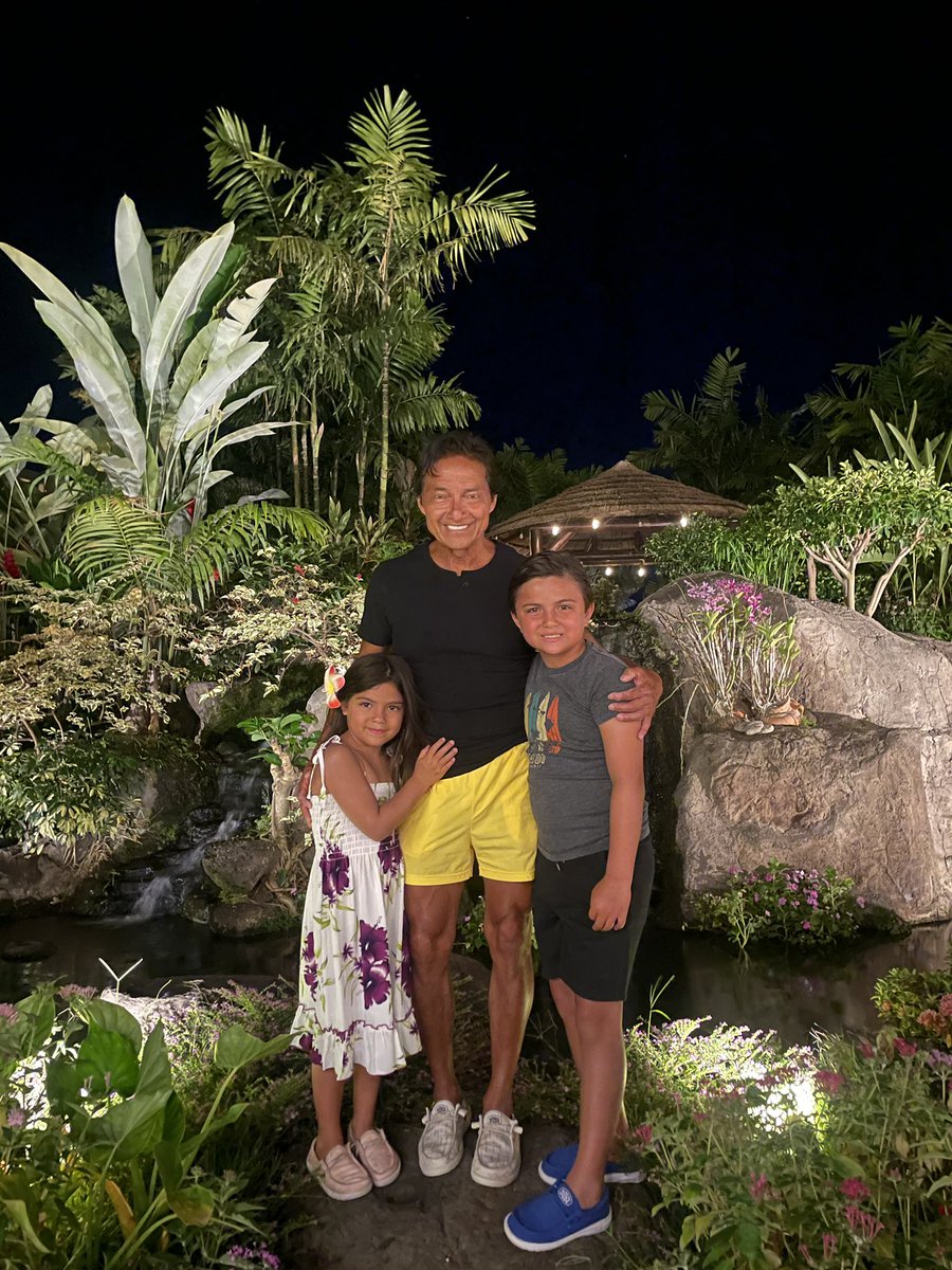 FUTBOLEROS's tweet photo. Aloha #family #vacation #maui #aloha https://t.co/4E8SE2RYHi