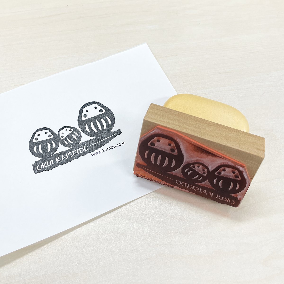 Princesskonbu's tweet photo. オンラインショップ限定で使用するスタンプが出来ましたー！
ポスト便をご注文いただくと、だるまﾁｬﾝスタンプが押されて届きます🎶 https://t.co/4LdJVBhC31