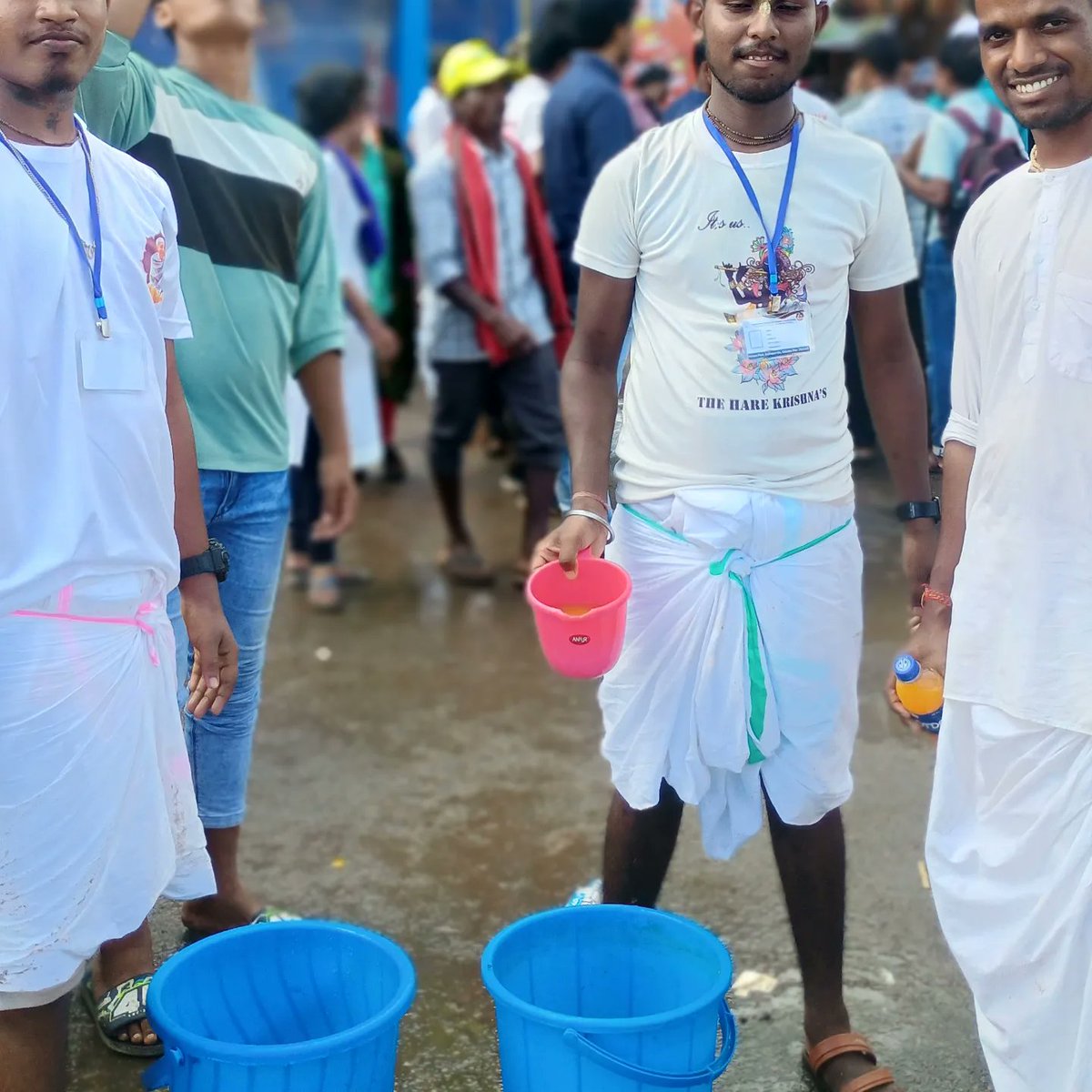 iskconpuri12's tweet photo. Iskcon Puri  Feed Fresh Meals To Pilgrims During Ratha  Yatra 2024

#ISKCON #iskcondwarka #iskconpuri #iskcondelhi❤️ #iskconBHUBANESHWAR #iskconvrindavan #iskconmayapur #freefood #foodforlife #fooddistribution #harekrishna🙏 #charity #nonprofit #rathayatra2024 #bahudayatra2024 https://t.co/9HamN91msv