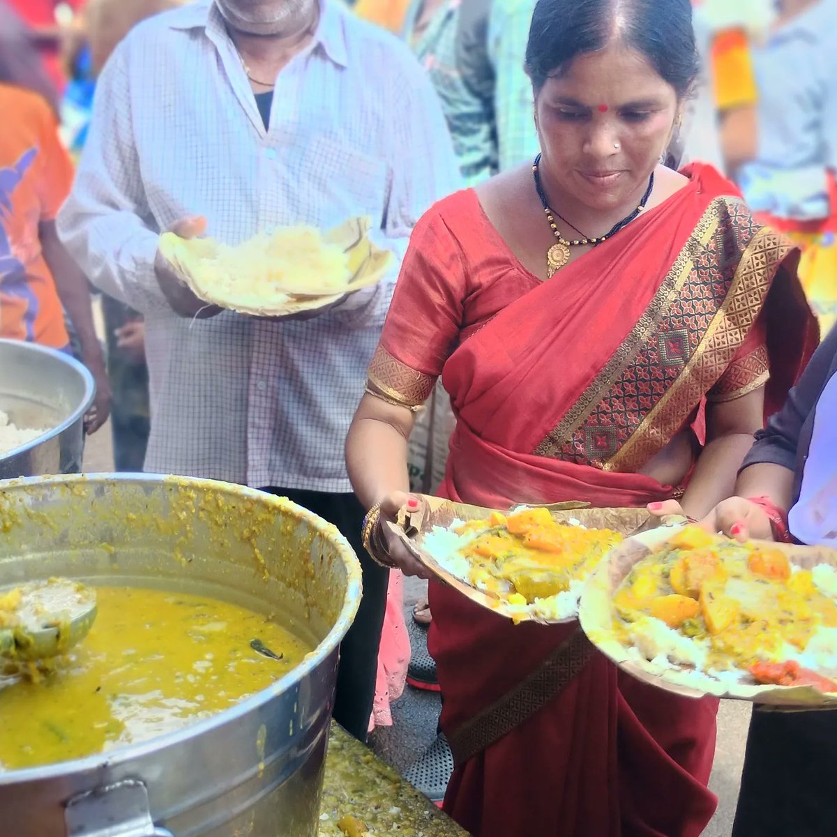 iskconpuri12's tweet photo. Iskcon Puri  Feed Fresh Meals To Pilgrims During Ratha  Yatra 2024

#ISKCON #iskcondwarka #iskconpuri #iskcondelhi❤️ #iskconBHUBANESHWAR #iskconvrindavan #iskconmayapur #freefood #foodforlife #fooddistribution #harekrishna🙏 #charity #nonprofit #rathayatra2024 #bahudayatra2024 https://t.co/9HamN91msv