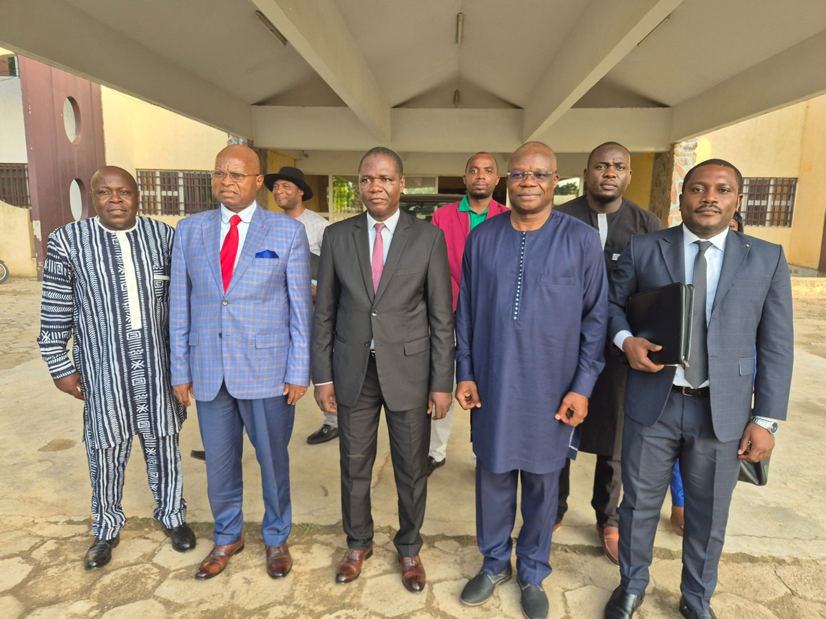 REPAC_OIF's tweet image. Audiences et séances de travail du #REPAC avec les autorités de l'Extrême-Nord du #Cameroun !

En marge de la cérémonie de lancement du projet état civil dans la ville de Maroua (Extrême-Nord), le Représentant pour l'Afrique centrale de l'@OIFrancophonie a eu des audiences et