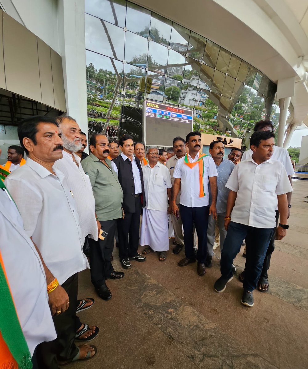 Bharatiya Janata Party, Andaman and Nicobar Islands accorded warm welcome its newly appointed Prabhari, Mananiya <a href="/RaghunathKulka5/">Raghunath kulkarni</a> ji at Veer Savarkar International Airport, Port Blair.
<a href="/BJP4India/">BJP</a> <a href="/BJP4AnN/">BJP Andaman Nicobar</a> <a href="/JPNadda/">Jagat Prakash Nadda</a> <a href="/blsanthosh/">B L Santhosh</a>