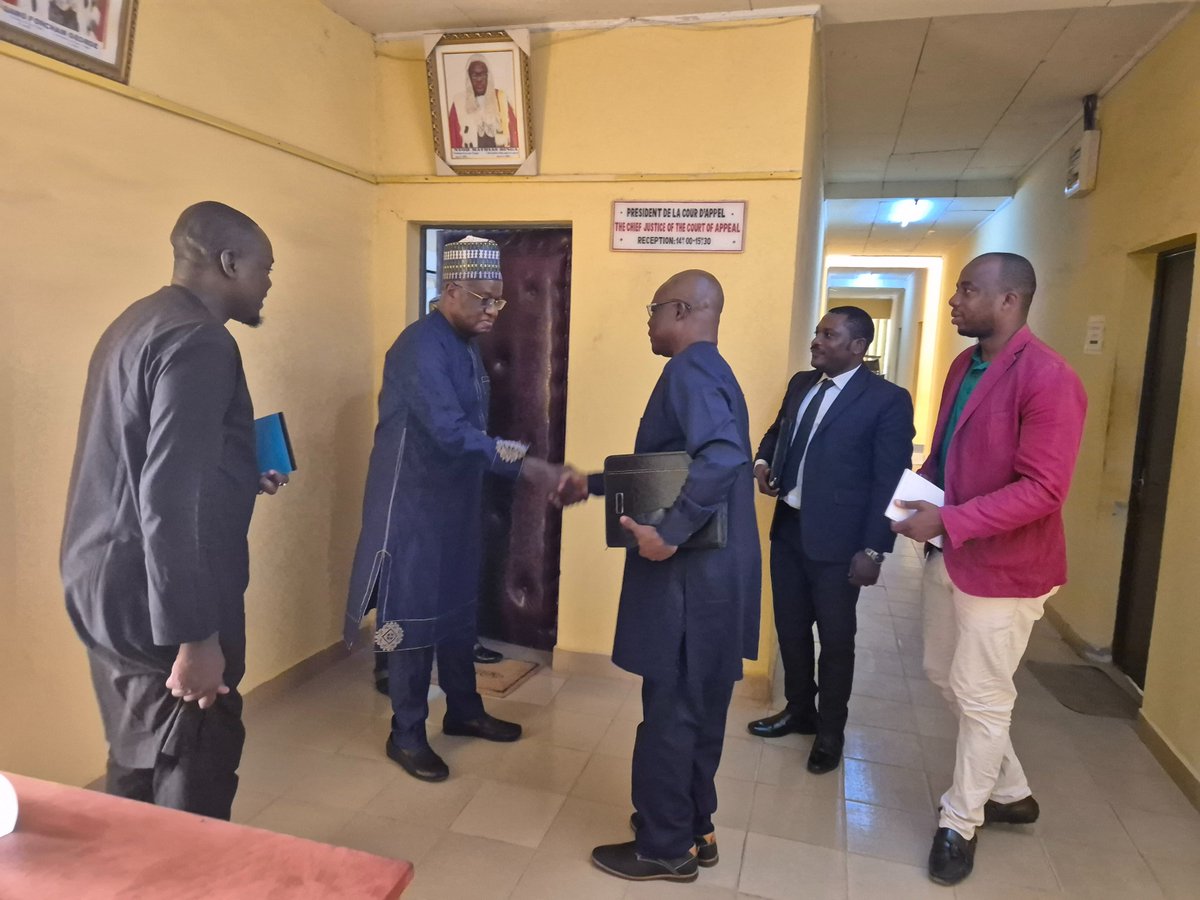 REPAC_OIF's tweet image. Audiences et séances de travail du #REPAC avec les autorités de l'Extrême-Nord du #Cameroun !

En marge de la cérémonie de lancement du projet état civil dans la ville de Maroua (Extrême-Nord), le Représentant pour l'Afrique centrale de l'@OIFrancophonie a eu des audiences et