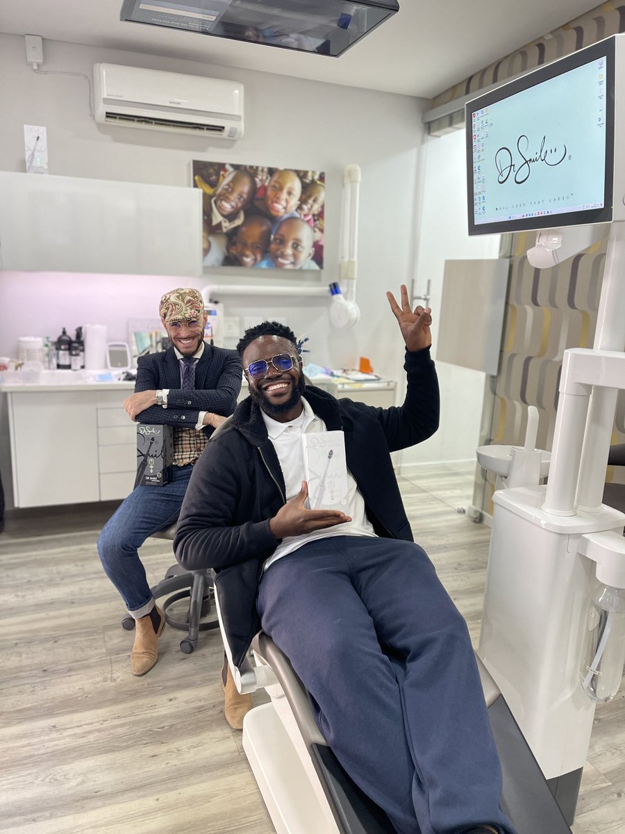 Had the pleasure of meeting the amazing <a href="/LexLeoDrSmile/">👨🏻‍⚕️🦷𝒟𝓇 𝒮𝓂𝒾𝓁𝑒® 🎤🎶 🅻🅴🆇🅻🅴🅾™</a> today, the cosmetic dentist to the stars! ✨ From <a href="/burnaboy/">Burna Boy</a> to <a href="/Nasty_CSA/">IVYSON</a> , his work speaks for itself. Looking for a smile worthy of the red carpet? Look no further than Dr. Lex Leo’s expertise! I had a great time learning