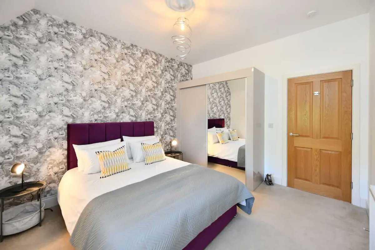 𝗕𝗔𝗟𝗟𝗢𝗖𝗛𝗠𝗬𝗟𝗘 𝗛𝗢𝗨𝗦𝗘 🏡

This stunning sandstone house is located in a peaceful area outside Mauchline, Scotland! 📍

𝗚𝗲𝘁 𝟮𝟬% 𝗼𝗳𝗳 your ENTIRE STAY 🏷️

👉 book.pillowpartners.com/listings/280651

#familytime #eurosummer #ukproperties #servicedaccommodation #visitscotland