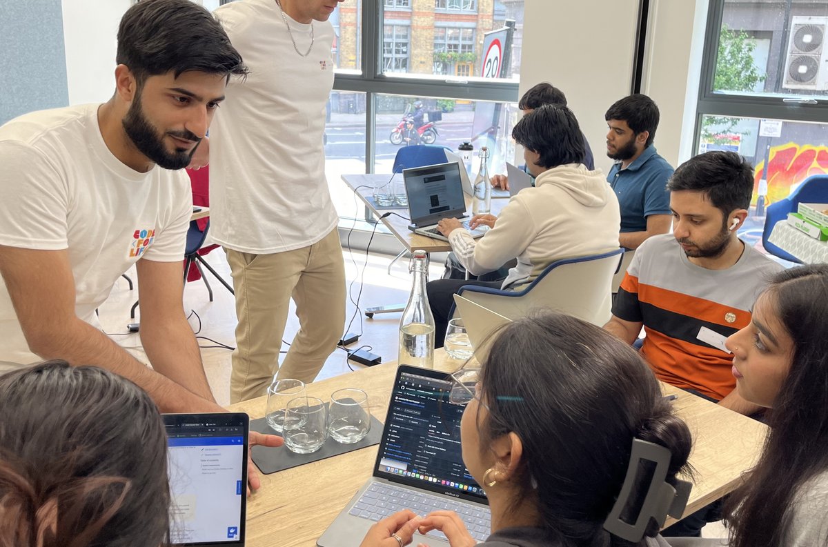 codeforlifeuk's tweet image. Last Thursday, Code for Life, from Ocado Group, curated an engaging afternoon workshop for the alumni of @in2scienceUK. 🙂 Students from various backgrounds attended the event and delved into the foundations of our products, gaining insights into the way we work. #careers #STEM