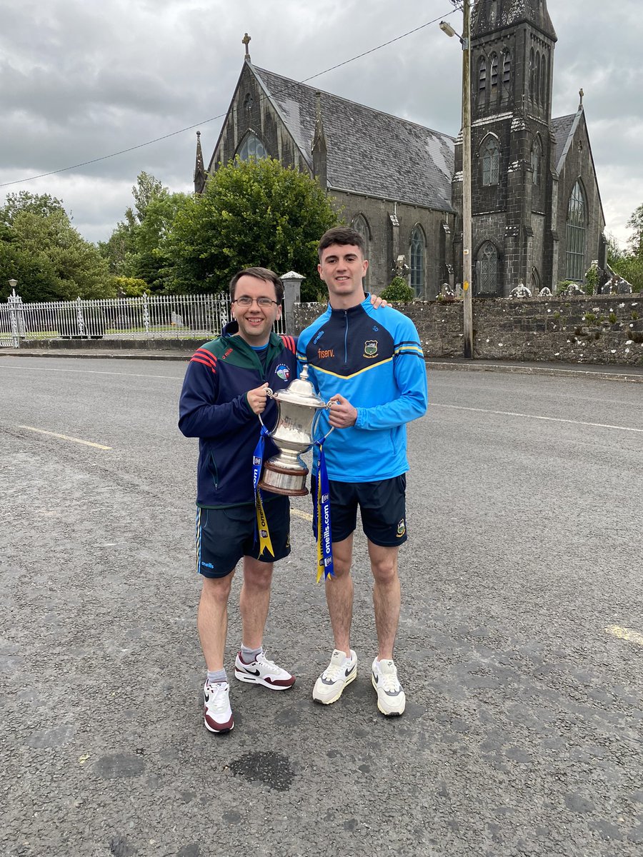 kevinhanly32's tweet photo. What a great night it was @Solohead_gaa celebrating my club mates Stephen Dee &amp; Darragh O’Hora with their success with Tipp at minor &amp; U20 this year!! #Club #Proud 🙌🏻🙌🏻 🔵🟡🏆 Hon the little parish!!🟢🔴 

@Westtippgaa @PremierviewPod @NenaghGuardian @TipperaryLive @TippFMSport https://t.co/O6sXOfyQJY