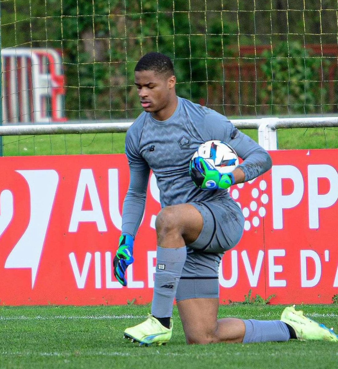 Legit_9ja's tweet photo. Vincent Enyeamaโs son is now a goalkeeper at his fatherโs former club, Lille FC.
The head shape check is valid โ
#legit9ja https://t.co/R9amwdPUSR