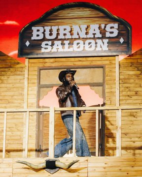 Legit_9ja's tweet photo. Burna Boy just made history as the first African artist to score the BRIT Billion award for hitting 2 billion streams in the UK!
#legit9ja #BurnaBoy #BRIT https://t.co/QrDi3T9KOR