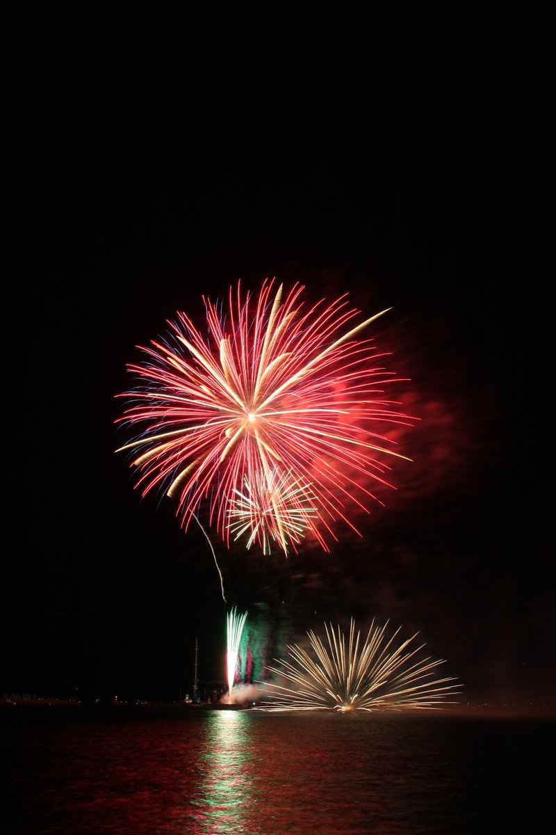 w_city_kanko's tweet photo. 第72回港まつり花火大会🎇

📅2024年7月21日(日) 午後8時～※順延日:7/24(水)
📍和歌山港　中ふ頭　万トンバース
🚋南海電鉄 和歌山港駅(徒歩約10分)
打ち上げ数:約3,000発(予定)

花火大会の詳細については下記、港まつり花火大会ホームページをご確認ください。
https://t.co/VMwjdQ599e https://t.co/PZTo4BXFw1