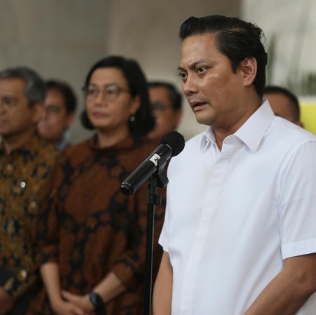 Ponakan Prabowo, Thomas Djiwandono kabarnya akan dilantik jadi Wakil bu Sri Mulyani

Selamat datang Era KEGELAPAN, selamat datang Neo ORBA, selamat subur kepada NEPOTISME