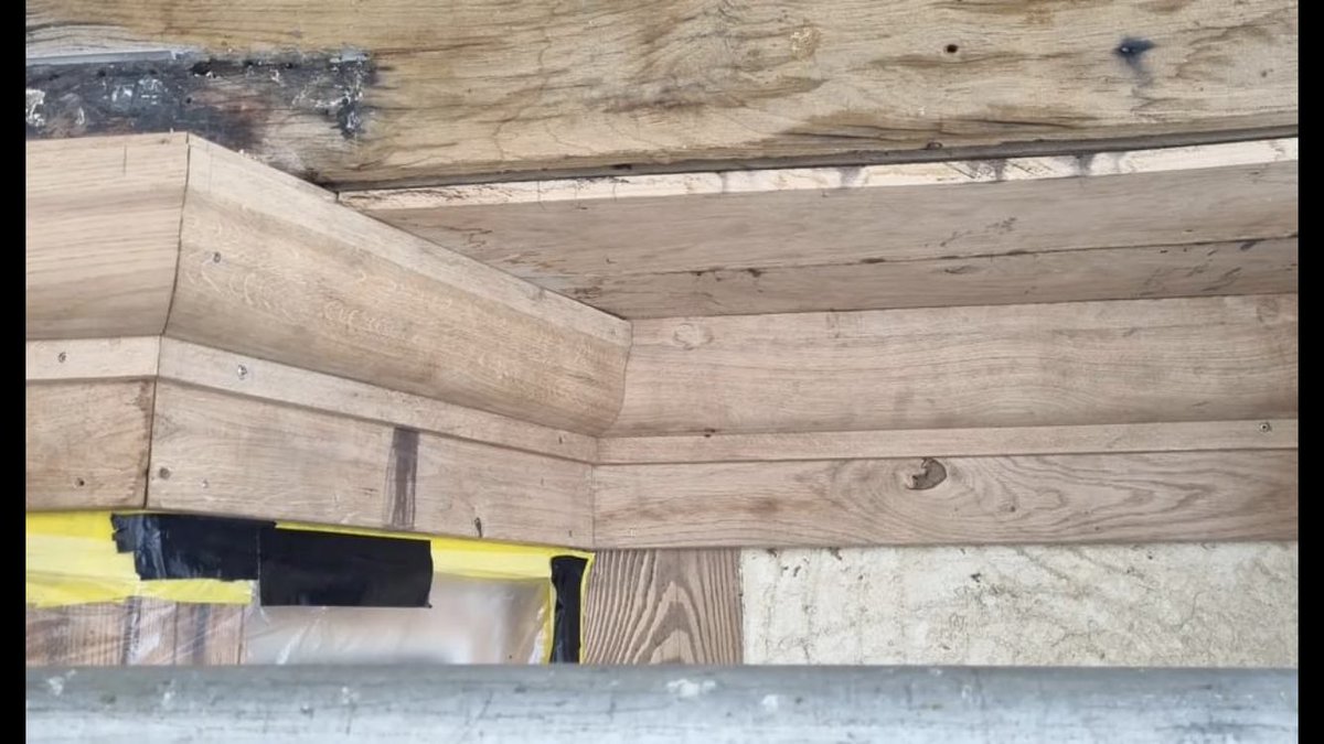 WhitacreBespoke's tweet photo. I also had to replicate the large moulding on the ground floor that’s what the large moulding cutters were for a few weeks ago. All the photos of the fitted sections were taken by Oakley Frame Buildings. #carving #joinery #carpentry #buildingconservation #craftskills https://t.co/44guNjA8j3