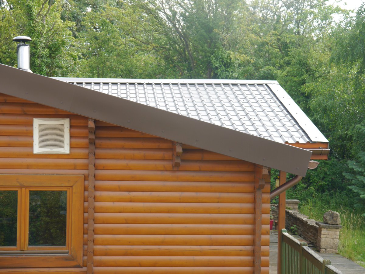 RollacladLtd's tweet photo. Our Van Dyke Brown tile effect sheet's installed on a customers office in Grantham. The completed project looks amazing. Call us 01792893985 or email us at sales@rollaclad.com for a bespoke quotation on your roofing projects. #boxprofile #tileeffect #ukdelivery #metaltrims https://t.co/BDSGrSJ5kw