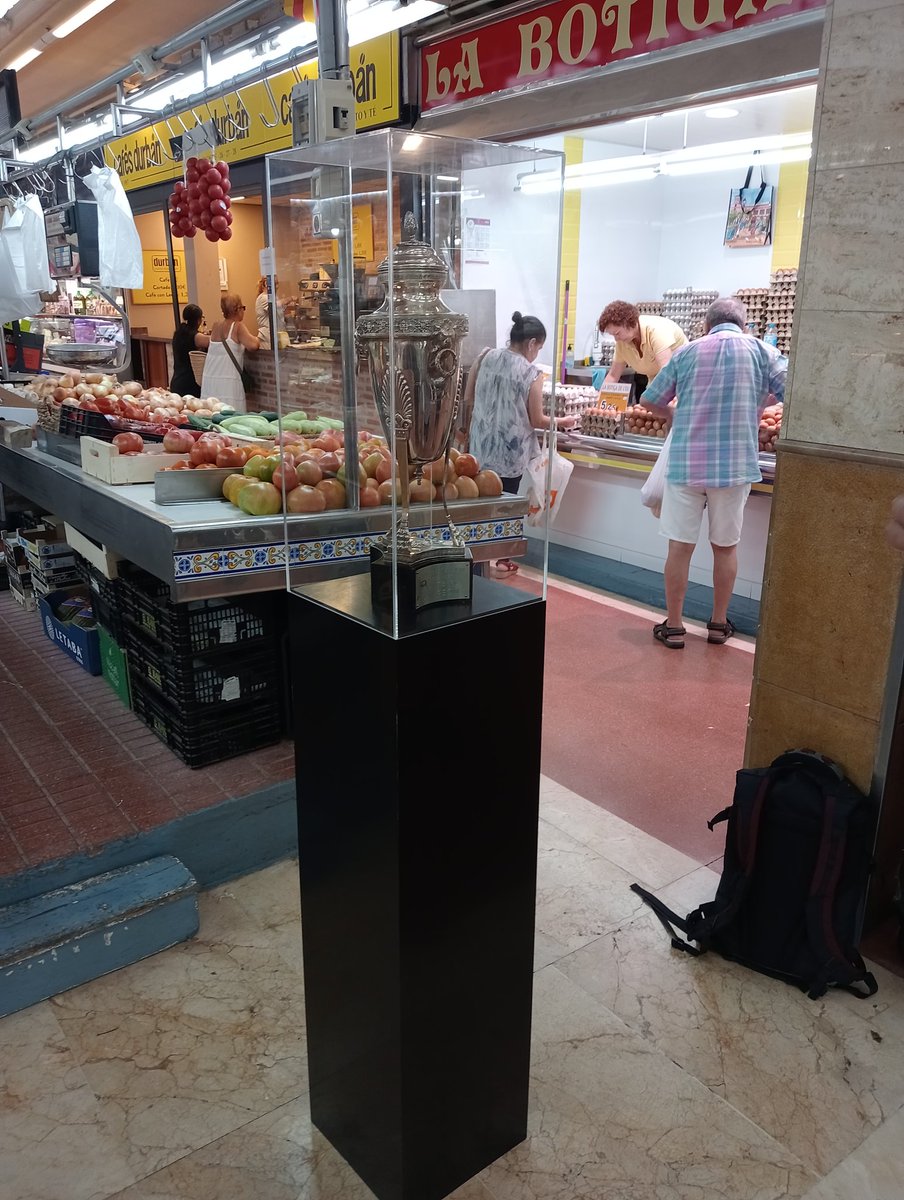 Ya estamos en el Mercat del Cabanyal. Ven a celebrar el 87 aniversario de la Copa España Libre!!! #LUDhistoria