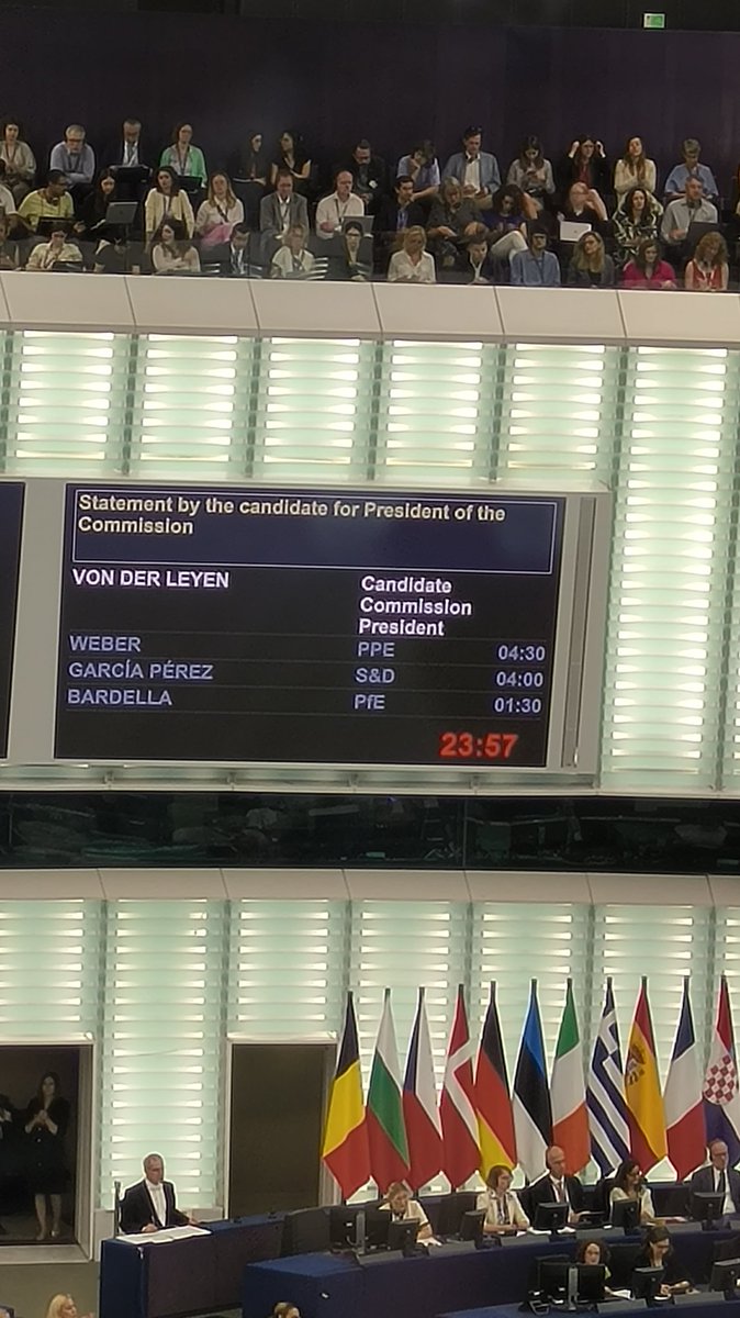 "Thank you very much" #VDL caps off 44 minute speech to loud applause