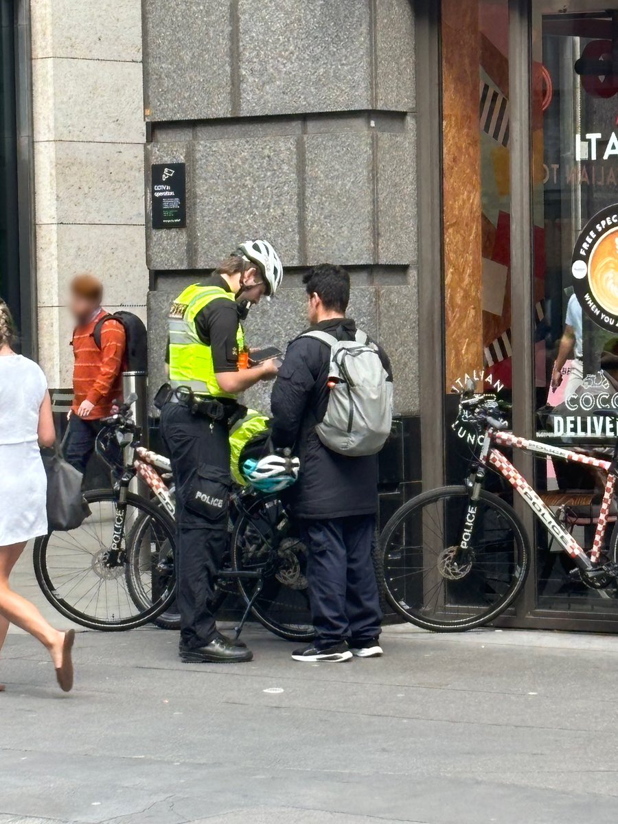 CityPoliceCops's tweet photo. #CycleTeam are a Bishopsgate/Threadneedle St this morning. Focusing on the safety of all road users, using our 3-Es principle: Engagement, Education &amp; Enforcement. 185CP https://t.co/ISigvNiucI