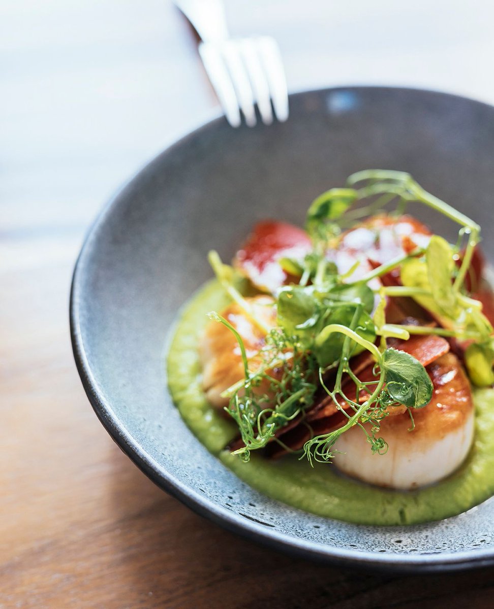 FoodandTravelHQ's tweet image. The island of Ynys Man is just the tip of the culinary iceberg fpr gastronomy, says the Michelin-starred Welsh chef @tomos_pp.

Read more in the June/July issue.

📷️ @mark_parren_t; Heather Birnie; Benjamin Mahon
🖊️ @alexmeadeditor

#foodandtravel #TomosParry #chefinterview