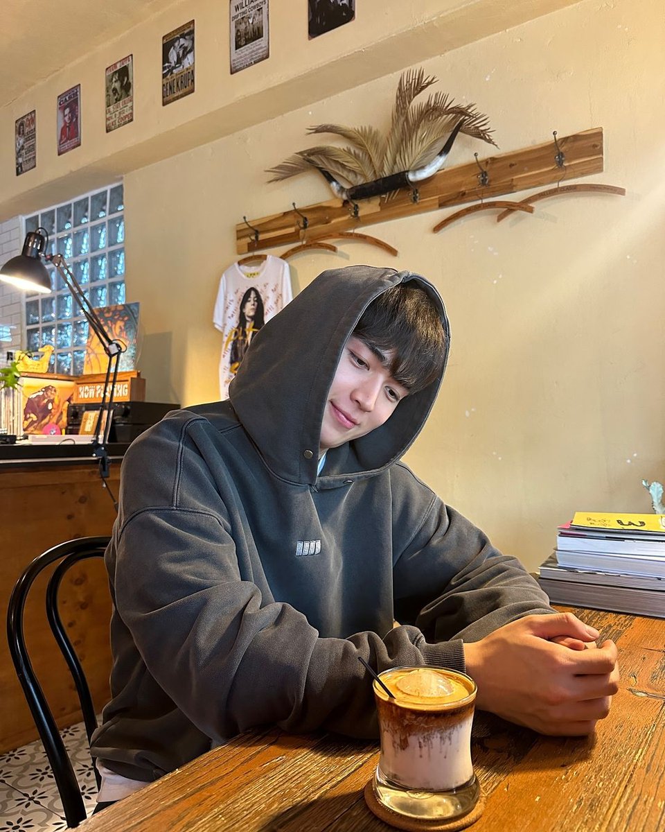 chee_2nd's tweet photo. Good afternoon, Han Damwoo
🥰🥰🥰💛
#한담우 #HanDamwoo https://t.co/xXhIV6pQfb