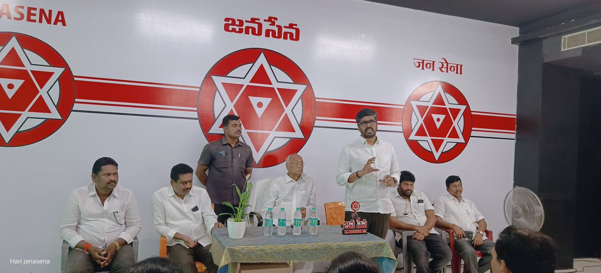 BhimavaramJSP's tweet image. జనసేన సభ్యత్వ నమోదు కార్యక్రమాన్ని ప్రారంభించిన భీమవరం శాసనసభ్యులు పులపర్తి అంజిబాబు గారు ఉమ్మడి పశ్చిమ గోదావరి జిల్లా అధ్యక్షులు శ్రీ గోవింద రావు గారు.

#JSPActiveMembership @BhimavaramJSP