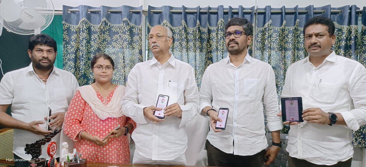 BhimavaramJSP's tweet image. జనసేన సభ్యత్వ నమోదు కార్యక్రమాన్ని ప్రారంభించిన భీమవరం శాసనసభ్యులు పులపర్తి అంజిబాబు గారు ఉమ్మడి పశ్చిమ గోదావరి జిల్లా అధ్యక్షులు శ్రీ గోవింద రావు గారు.

#JSPActiveMembership @BhimavaramJSP