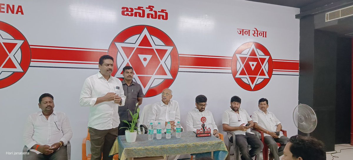 BhimavaramJSP's tweet image. జనసేన సభ్యత్వ నమోదు కార్యక్రమాన్ని ప్రారంభించిన భీమవరం శాసనసభ్యులు పులపర్తి అంజిబాబు గారు ఉమ్మడి పశ్చిమ గోదావరి జిల్లా అధ్యక్షులు శ్రీ గోవింద రావు గారు.

#JSPActiveMembership @BhimavaramJSP