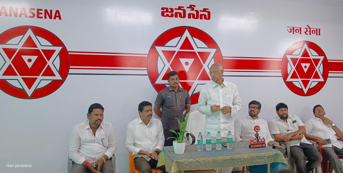 BhimavaramJSP's tweet image. జనసేన సభ్యత్వ నమోదు కార్యక్రమాన్ని ప్రారంభించిన భీమవరం శాసనసభ్యులు పులపర్తి అంజిబాబు గారు ఉమ్మడి పశ్చిమ గోదావరి జిల్లా అధ్యక్షులు శ్రీ గోవింద రావు గారు.

#JSPActiveMembership @BhimavaramJSP