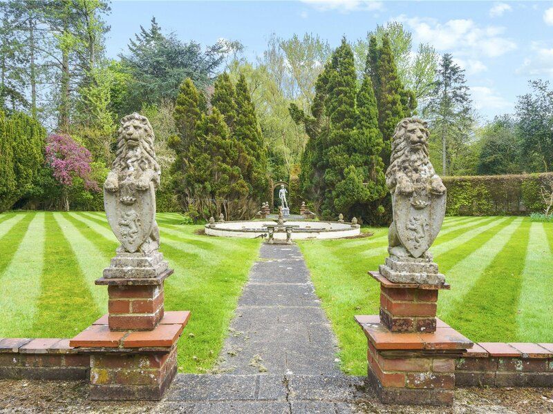 As Seen On Jitty 🕵🏻‍♀️ tweet media