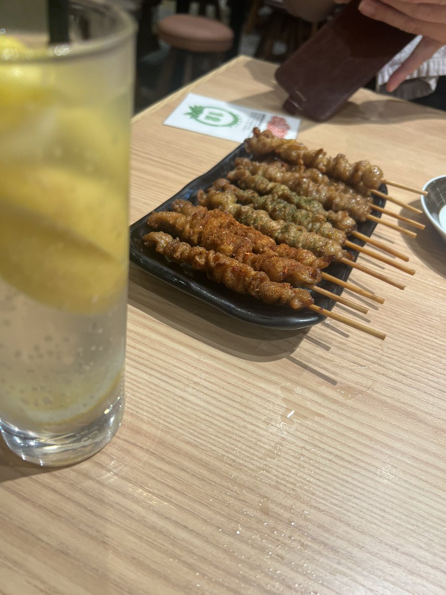 amfan42's tweet image. 無事函館アノマリーEnlightened宣伝カードを長崎駅でエージェントさんに託しました、配布お願いします😊️
鶏皮にレモンサワー暑さに染みました、残りは諫早島原等で頑張って配布します👍️近所で欲しい方はお声掛けくださいませ
#Ingress #Niantic #XMAnomaly  #SharedMemories #Enlightened