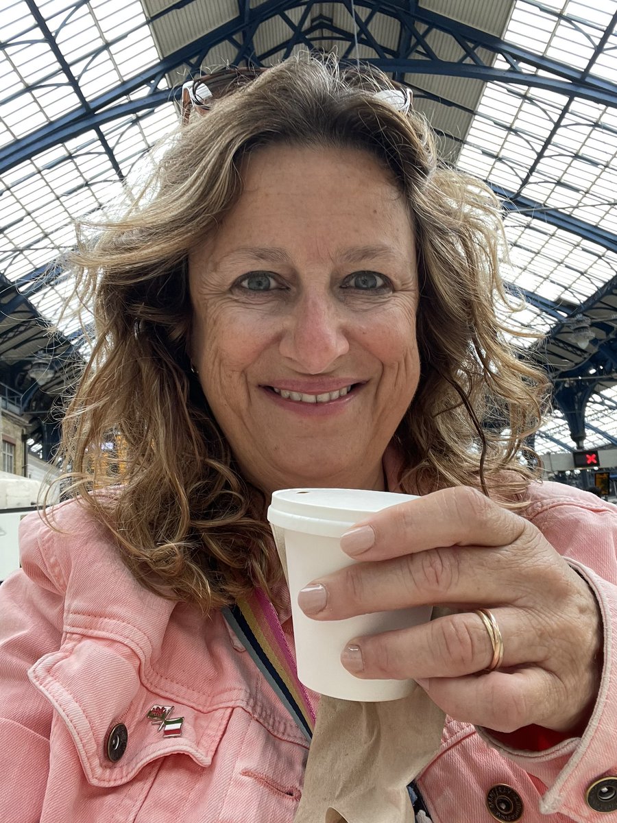 Elly Griffiths tweet media