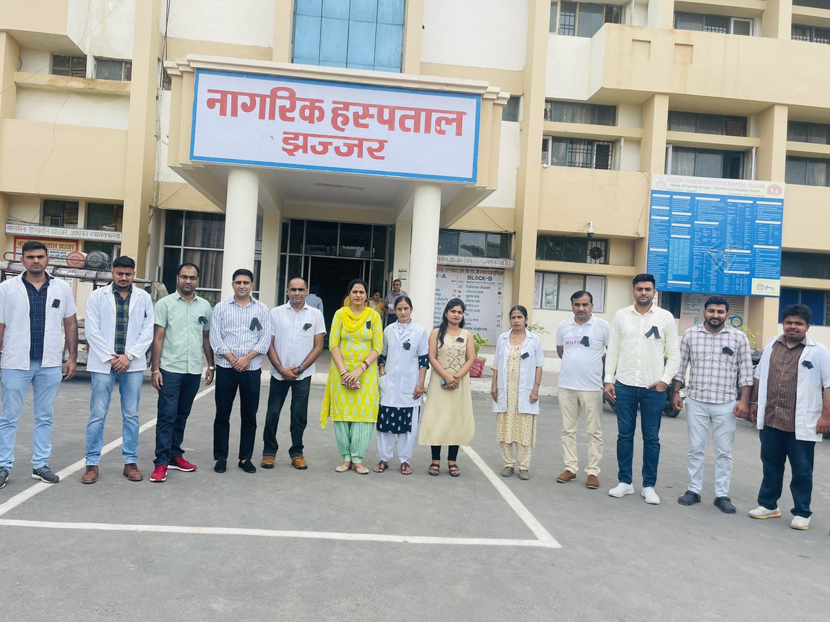 jagdeep_ohlan's tweet photo. आज फार्मेसी वर्ग द्वारा पूरे हरियाणा में अपनी  माँगो के समर्थन में सरकार के ख़िलाफ़ रोष प्रकट करते हुए काले बिल्ले लगाकर काम किया तथा हरियाणा सरकार से पुनः निवेदन है कि हमारी माँगो को पूरा करने की कृपा करें@cmohry @NayabSainiBJP @kamalguptabjp https://t.co/wvlmWWN7XC