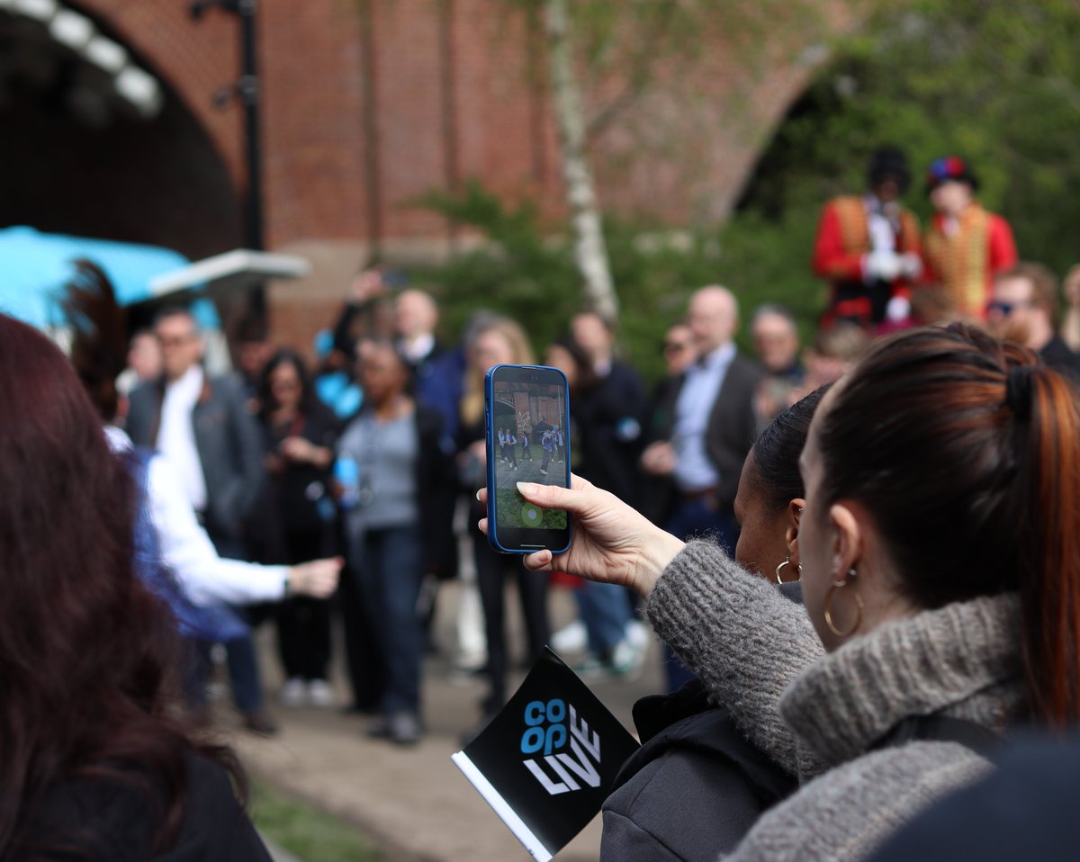 NEWSUBSTANCE's tweet photo. Our studio recently delivered a turnkey creative solution for the public art trail along the walking route to the new
@TheCoopLive 🎉

To celebrate the opening of the walking route, visitors were welcomed to be the first to experience the installations and the venue itself! https://t.co/aviPvzk8NG