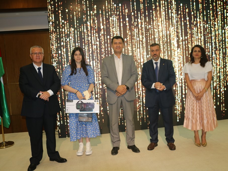 UNRWAJFO's tweet image. 🏅 Congratulations Lamis Ahmed, from @UNRWA Irbid Preparatory Coed School No. 1 for winning 2nd place in the Jordanian Scientific Olympiad! Proud of our @UNRWA teachers &amp;amp; quality education at our schools for preparing our #PalestineRefugee kids for their future🌟🙌. #UNRWAWorks