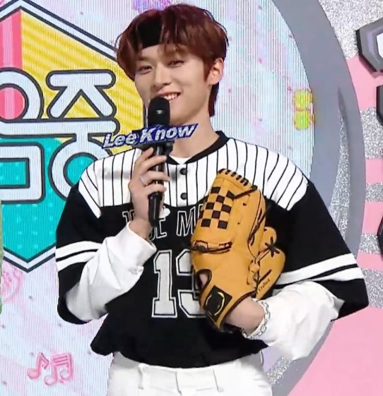 skzgreece_'s tweet photo. LeeKnow from to be the special MCs for this week's Music Core...

#StrayKids #LeeKnow #musicore #스트레이키즈 https://t.co/wqmWW3AEyP