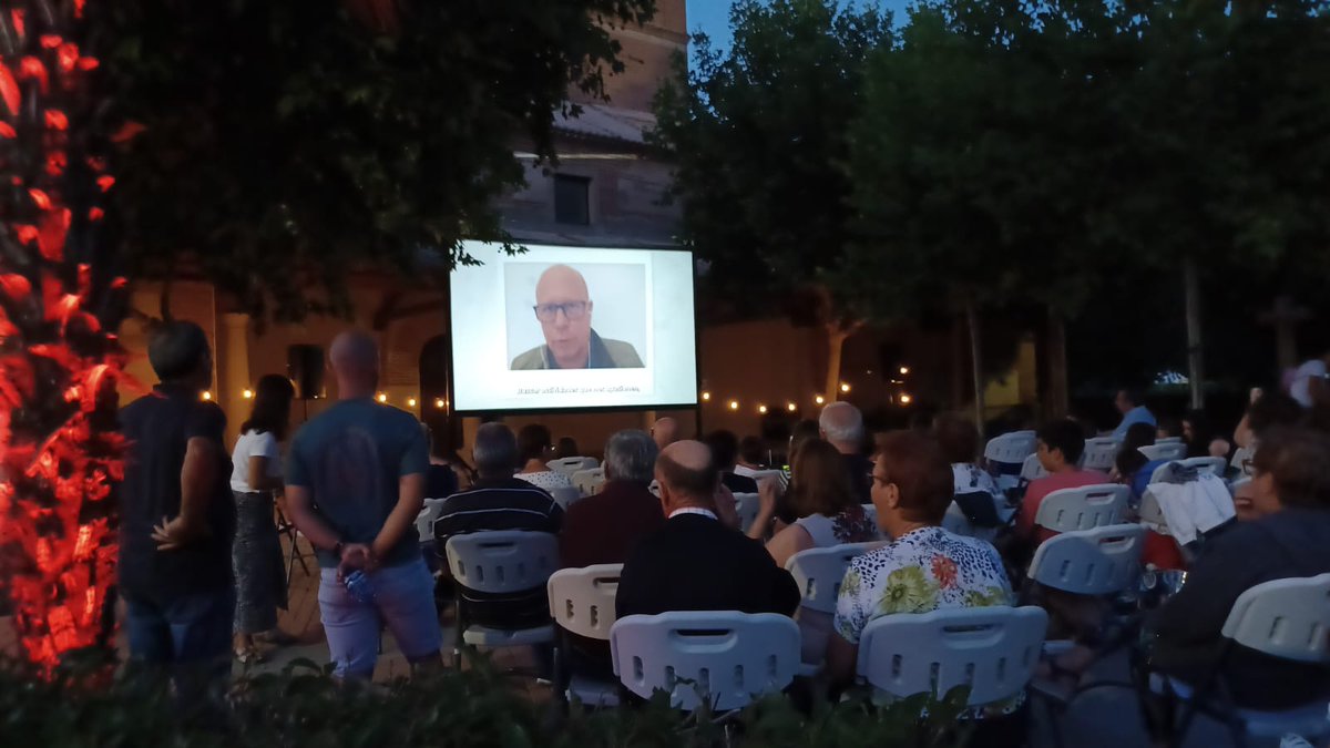 creavila's tweet photo. Donjimeno vivió ayer la primera sesión de los ciclos de "Cine de Verano" en la provincia de Ávila.
Hoy estaremos Santo Domingo de las Posadas a las 22 horas, en la Plaza del Ayuntamiento
Esta actividad se enmarca en el #ProyectoCRECE
Financiado por @MinSocialGob y el FSE https://t.co/YCTGsexLcy